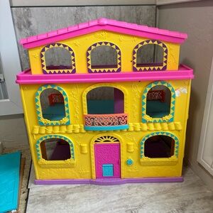 Dora The Explorer Dollhouse 2011- Folding- 3 Stories! Great Shape!